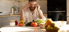 این مواد غذایی تشدید کننده سردردهای میگرنی هستند / نکاتی برای کاهش سردردهای میگرنی