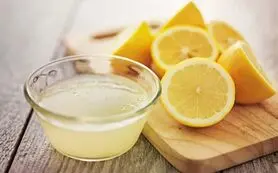 ۱۰ دلیل برای نوشیدن آب گرم و لیمو ناشتا