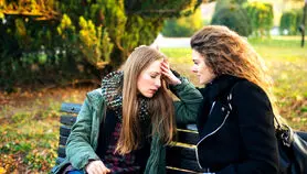 این جملات را هرگز نباید به افراد مضطرب بگویید!