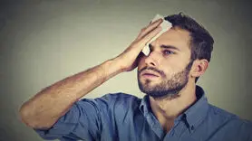 چرا برخی افراد بیش از حد عرق می کنند + درمان