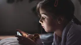 پرچم قرمز دکترها بالا رفت ! در هر سنی چقدر می شود با موبایل سر و کار داشت