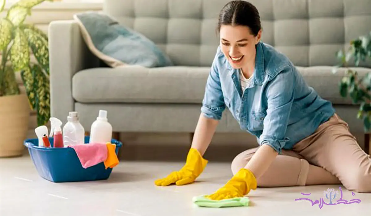 این ترفند ساده با سرکه سفید، کف خانه شما را برق می‌اندازد!