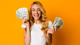 رابطه پول با خوشبختی چیست؟+ چگونه درآمد نوع شادی شما را تعیین می کند؟