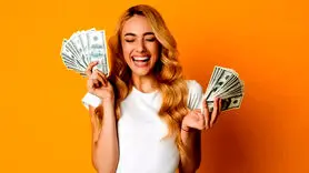رابطه پول با خوشبختی چیست؟+ چگونه درآمد نوع شادی شما را تعیین می کند؟