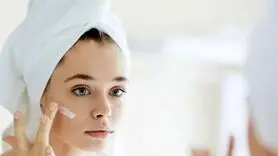 بعد از ماسک ورقه‌ای صورت را بشوییم یا نه؟ نکات طلایی مراقبت از پوست