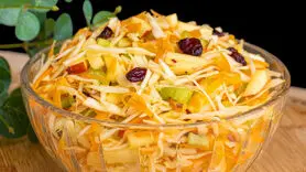 فیلم/ طرز تهیه سالاد بهاری با سبزیجات متفاوت + سس مخصوص