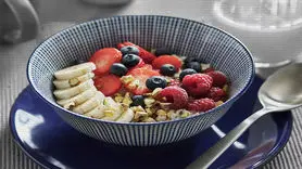 ۳ راهکار متخصص گوارش برای افزایش مصرف فیبر بدون نفخ و یبوست