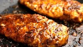طرز پخت یک غذای یونانی جذاب با سینه مرغ به روش آشپزی کره‌ای + فیلم