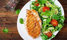 5 دستور پخت سالاد مرغ برای کاهش وزن