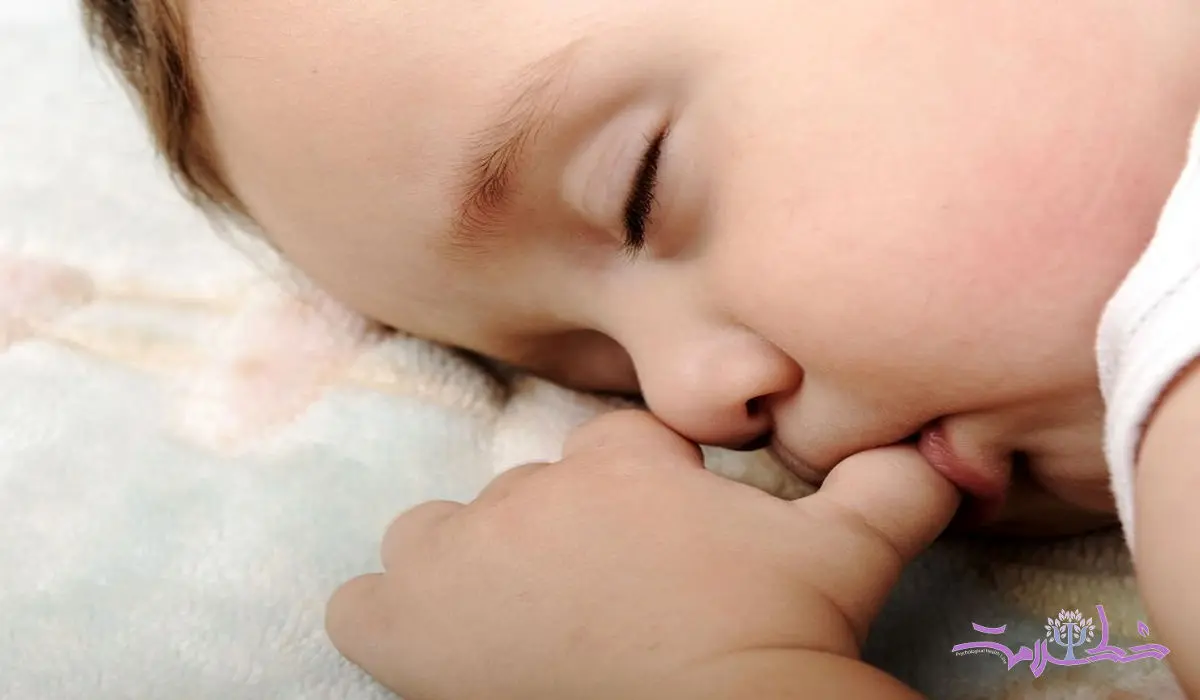 آیا کودک شما حتی بعد از دو سالگی شست خود را می مکد؟ 5 علت آن را بشناسید
