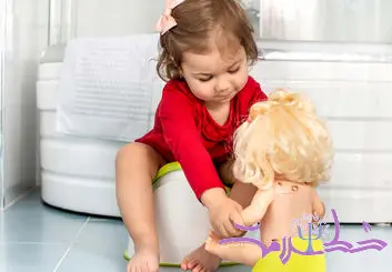 چه زمانی عجله در آموزش توالت رفتن به روان کودک آسیب می زند؟
