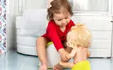 چه زمانی عجله در آموزش توالت رفتن به روان کودک آسیب می زند؟