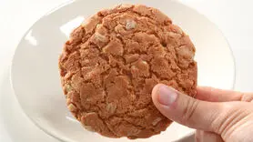 فیلم/ طرز تهیه کوکی بادام زمینی فوری و ساده