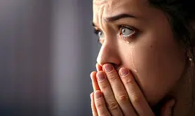 چرا گاهی اوقات با اینکه بسیار غمگین هستیم نمی توانیم گریه کنیم؟ + بررسی دلایل روانشناختی و فیزیکی