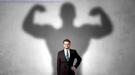 روانشناسی شخصیت / می خواهی در جمع اعتماد به نفس داشته باشی؟ 9 زبان بدن شما را کاریزماتیک می کند