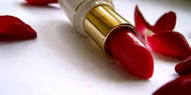 روانشناسی رژ لب قرمز + زنانی که رژ لب قرمز می زنند چه ویژگی شخصیتی دارند؟