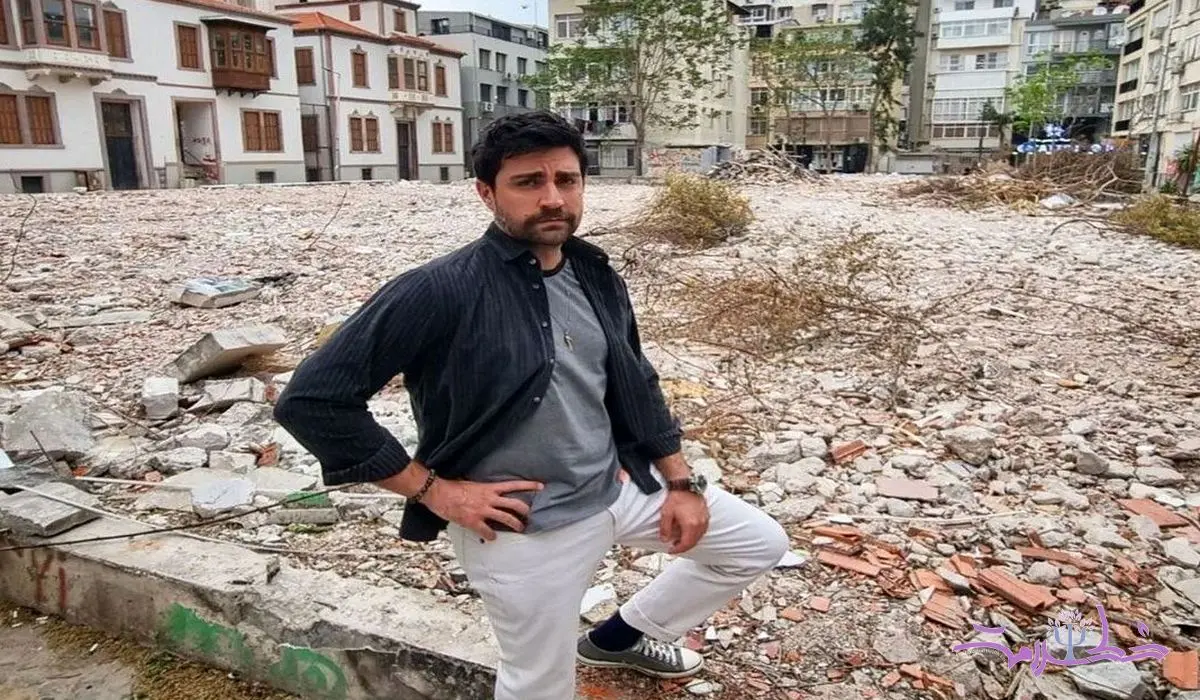 بازیگر مشهور ترکیه مدرسه را با خاک یکسان کرد / همیشه کتک می خوردم + عکس