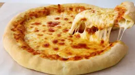 فیلم/ طرز تهیه پیتزا پنیری به سبک امریکایی + فوری و خوشمزه و متفاوت