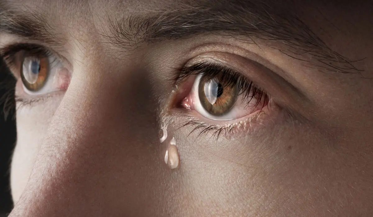 کسی که گریه می کند ضعیف نیست + یافته های روانشناسی را بخوانید تا حقیقت را بفهمید