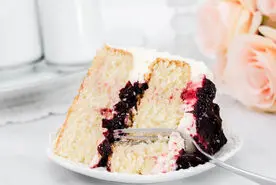 طرز تهیه متفاوت کیک آلبالو 
