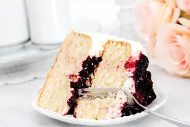 طرز تهیه متفاوت کیک آلبالو 