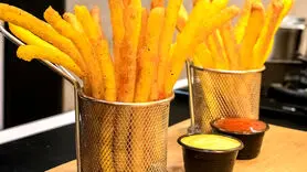 فیلم/طرز تهیه متفاوت ترین سیب زمینی سرخ شده/طعمی دلپذیر برای شامی ساده