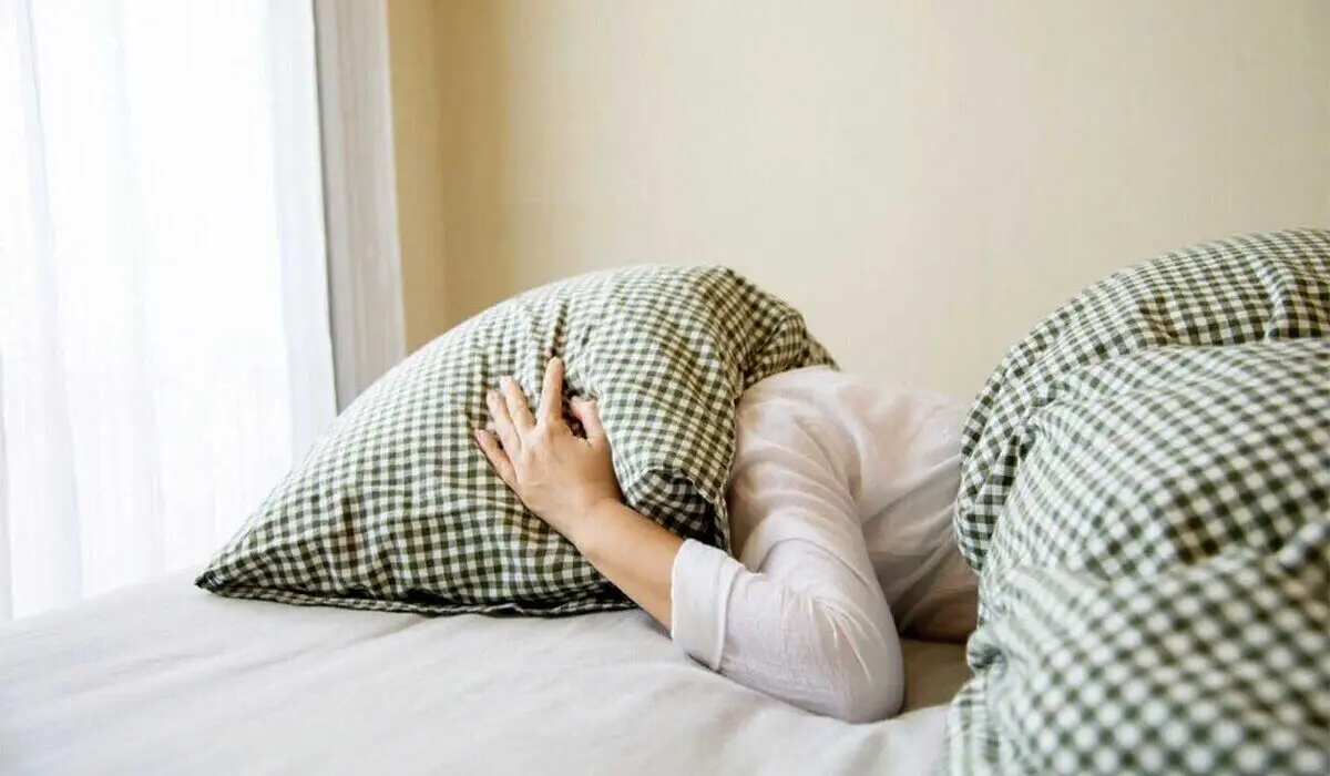 این 5 کار به کم خوابی دامن می زند