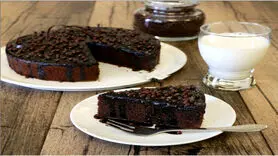 طرز تهیه کیک خیس شکلاتی + 11 فوت و فن کافی شاپی