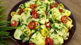 فیلم/ طرز تهیه سالاد سیب زمینی با سس مخصوص + بدون گوشت و ارزان 