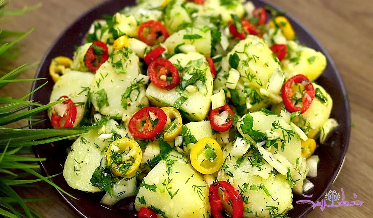 فیلم/ طرز تهیه سالاد سیب زمینی با سس مخصوص + بدون گوشت و ارزان 