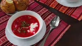 طرز تهیه بورشت غذای سنتی و معروف اوکراینی ها + این غذای تاریخی شما را بمب انرژی می کند