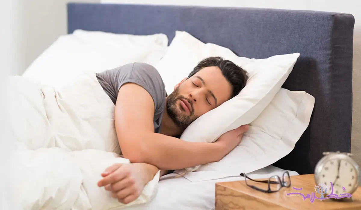 فواید بی نظیر خوابیدن به پهلوی چپ + فیلم