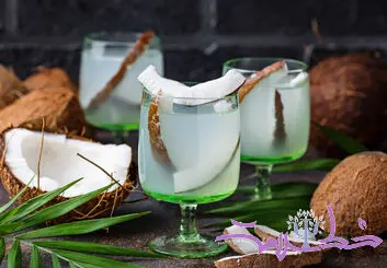 ۷ روش خلاقانه خوردن آب نارگیل برای کاهش وزن