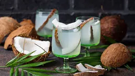 ۷ روش خلاقانه خوردن آب نارگیل برای کاهش وزن