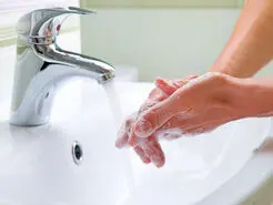شست‌وشوی زیاد پوست خطر ابتلا به چه بیماری‌هایی را افزایش می دهد؟