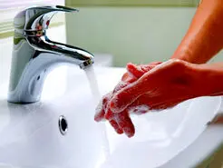 شست‌وشوی زیاد پوست خطر ابتلا به چه بیماری‌هایی را افزایش می دهد؟