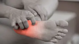 علت داغی کف پا چیست ؟ + درمان داغی کف پا با طب سنتی و نحوه ماساژ / جدول تاثیر داغی کف پا بر سلامت روان و رابطه جنسی