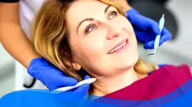 چگونه یائسگی بر سلامت دهان و دندان تأثیر می‌گذارد؟