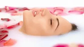 7 فایده شگفت انگیز شیر برای زیبایی پوست