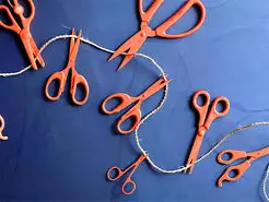 3 نشانه از خود تخریبی برای ماندن در رابطه به هر قیمتی + چرا برخی افراد در رابطه، دست به خود تخریبی می زنند؟
