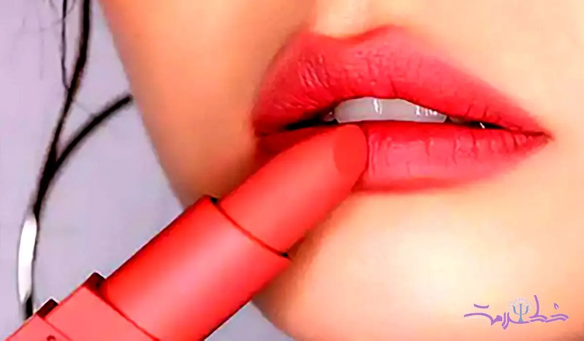 رژ لب نود چیست؟ + نحوه انتخاب رژ لب نود متناسب با رنگ پوست 