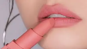 رژ لب نود چیست؟ + نحوه انتخاب رژ لب نود متناسب با رنگ پوست 