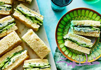 طرز تهیه ساندویچ چای خیار و پنیر خامه‌ای؛ خوشمزه، سبک و شیک!