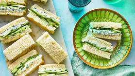 طرز تهیه ساندویچ چای خیار و پنیر خامه‌ای؛ خوشمزه، سبک و شیک!