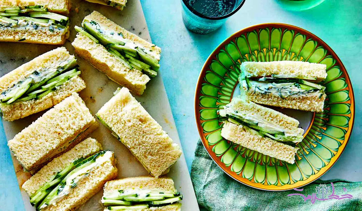 طرز تهیه ساندویچ چای خیار و پنیر خامه‌ای؛ خوشمزه، سبک و شیک!