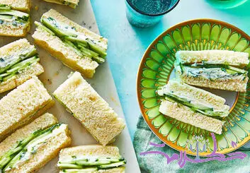 طرز تهیه ساندویچ چای خیار و پنیر خامه‌ای؛ خوشمزه، سبک و شیک!