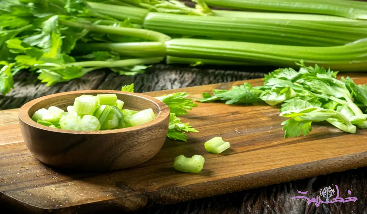 فواید شگفت‌انگیز کرفس برای سلامت + چه ویتامین‌ها و مواد معدنی در کرفس وجود دارد؟