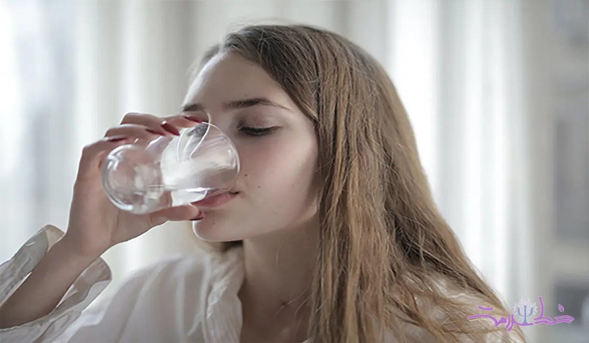 چرا برخی افراد بلافاصله بعد از نوشیدن آب نیاز به تخلیه مثانه دارند؟
