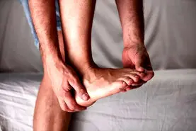 مهم ترین دلایل بی حس شدن پاها
