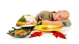 بعد از غذا خوردن چرا احساس خستگی می کنید؟+ 5 دلیل کمای غذایی 